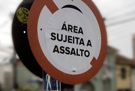 placa-sinalizando-assalto