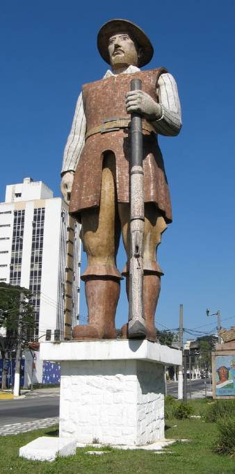 manuel-borba-estatua