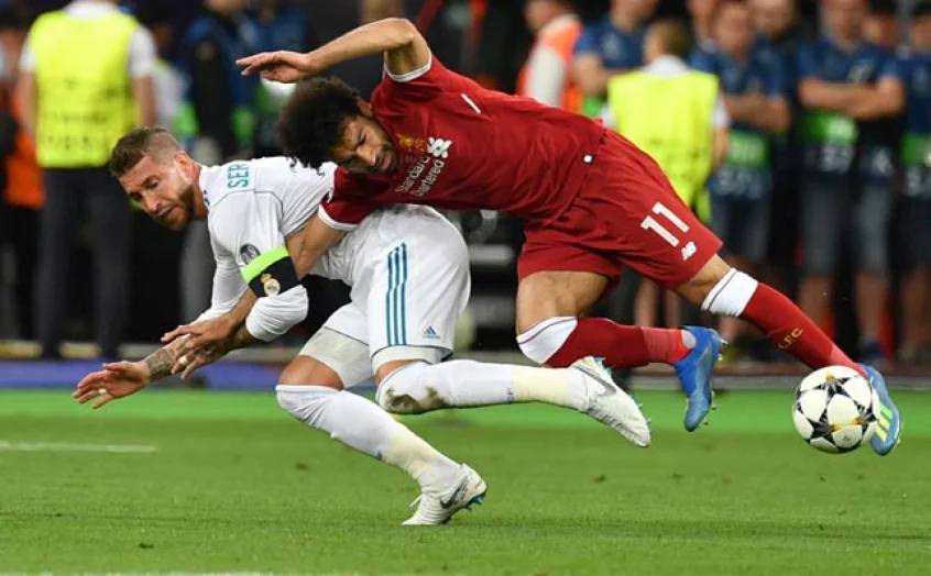 Falta do Ramos contra Salah