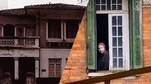 Casa abandonada e mulher que vive nela.