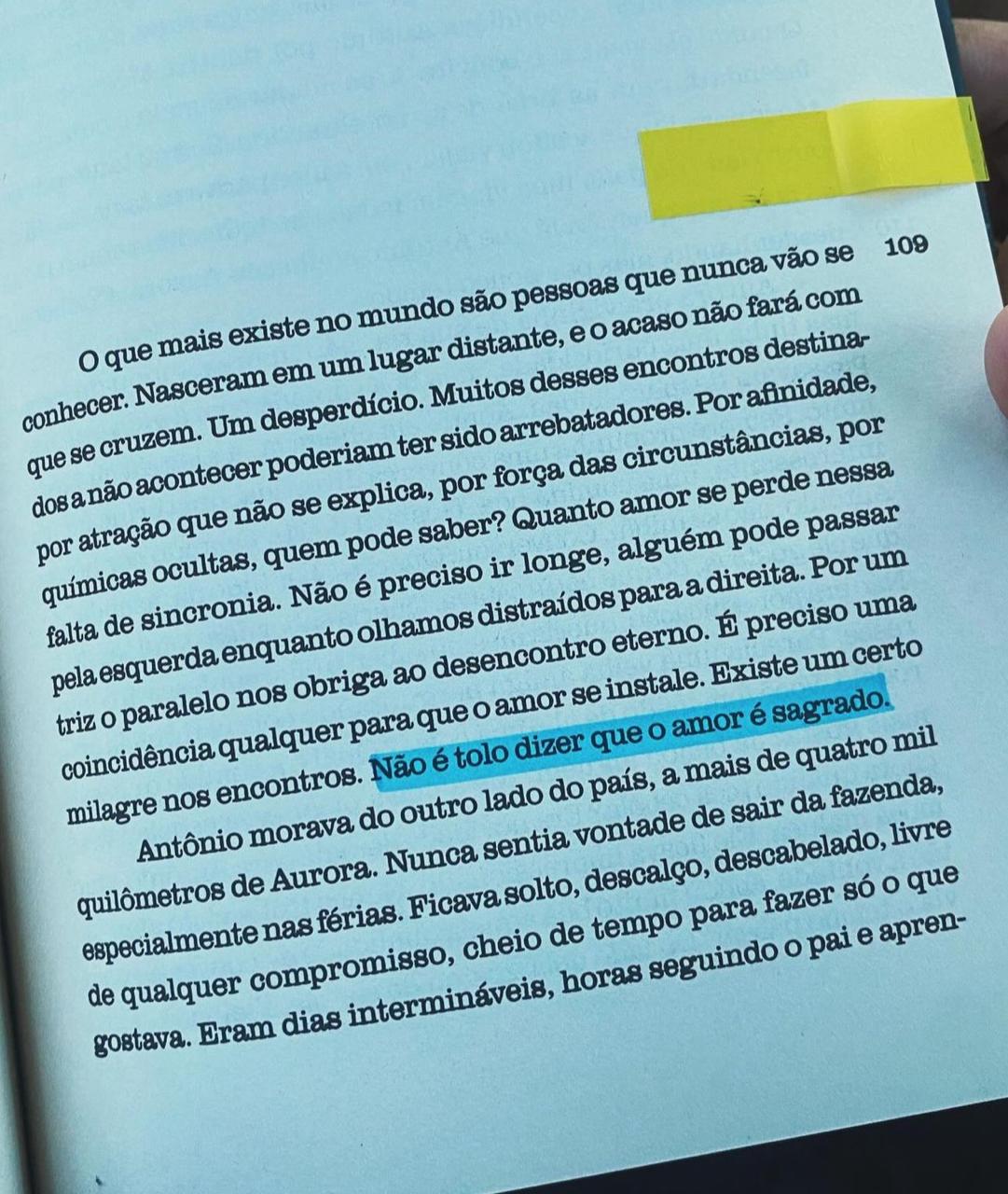 Trecho grifado em livro "Não é tolo dizer que o amor é sagrado."